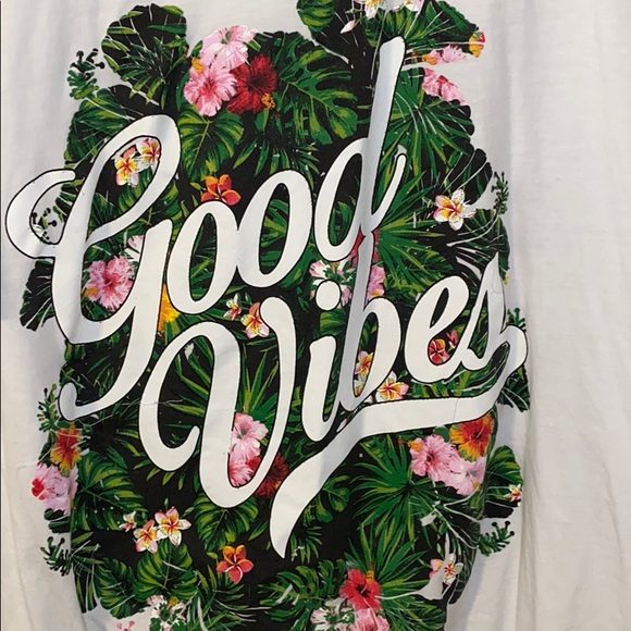 Good Vibes tshirt - Picture 2 of 2